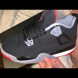 Air Jordan bred 4s